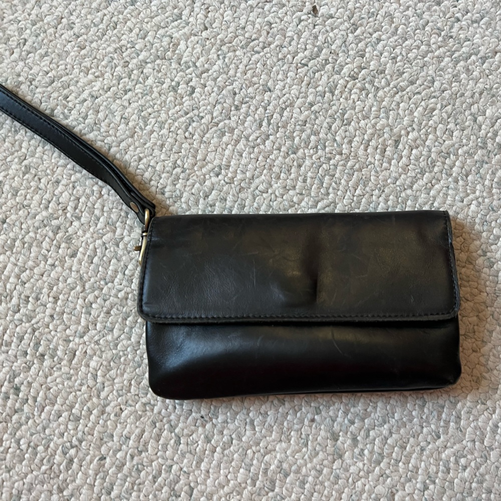 Andar “Stevie” black wristlet